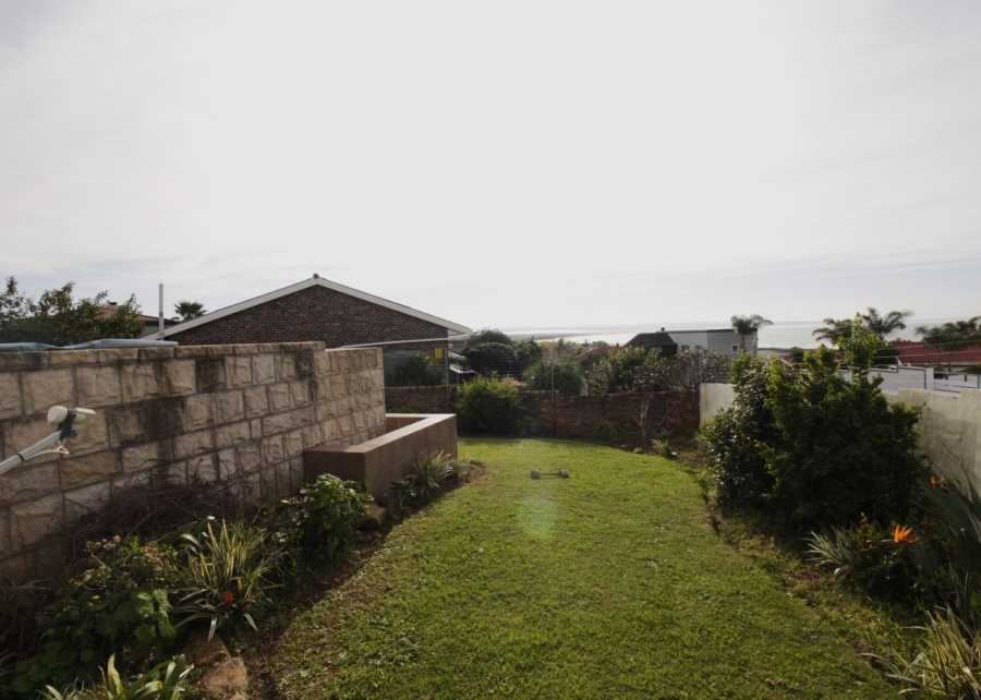 3 Bedroom Property for Sale in Wavecrest Eastern Cape